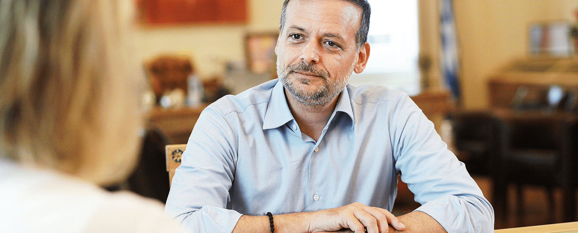 Ο πυρήνας της αλλαγής βρίσκεται έξω στην κοινωνία